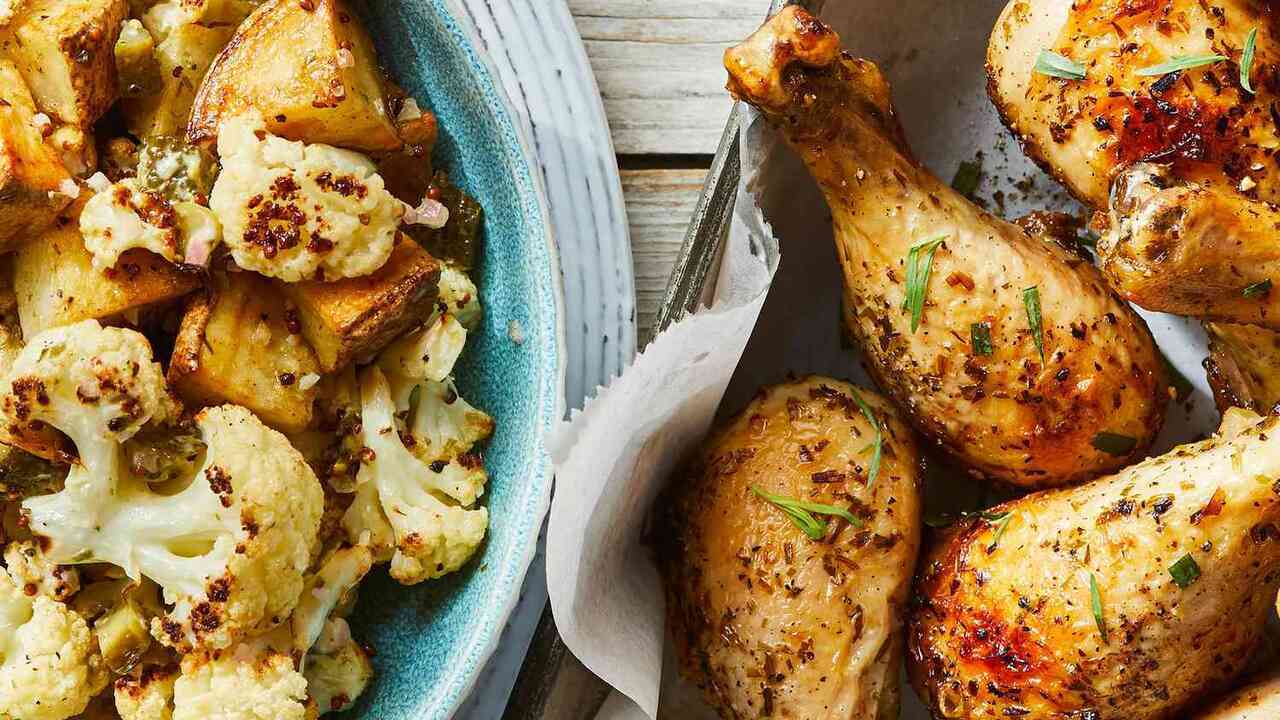 How to quickly cook chicken shanks in a frying pan: a delicious and hearty dinner option