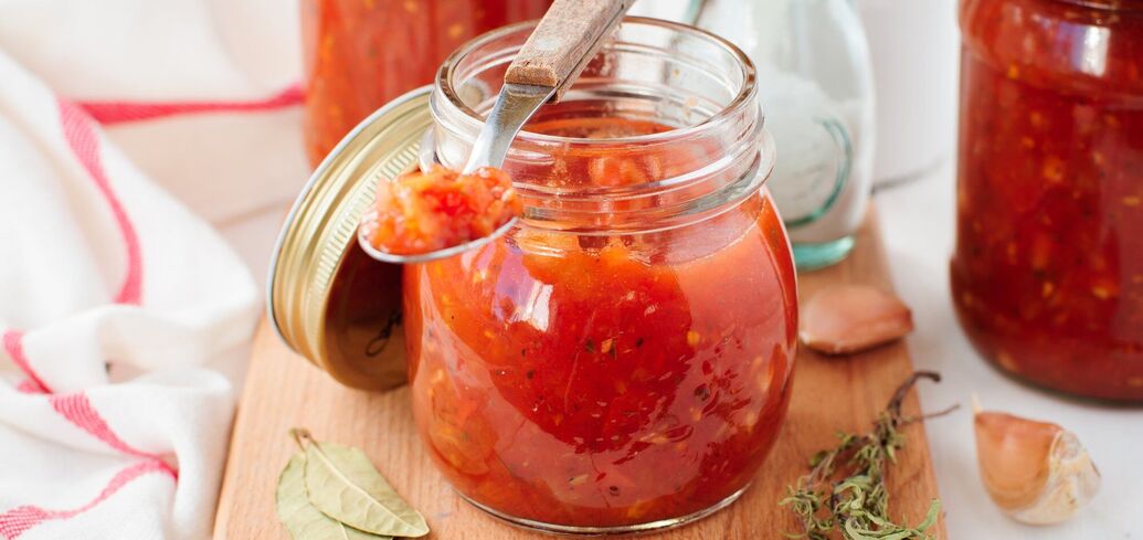 Universal tomato sauce with secret ingredients for winter: suitable for pizza or borscht