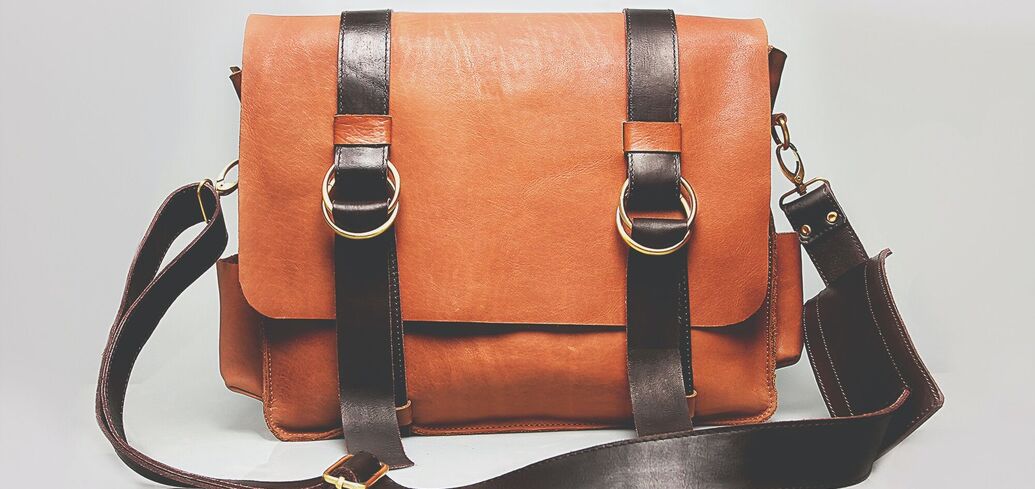 Маскируем царапины на кожаной сумке