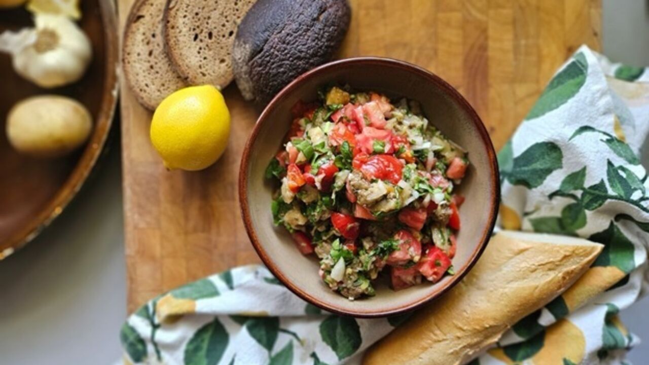 Nourishing Kaleidoscope salad for every day that is easy to prepare at home and in nature