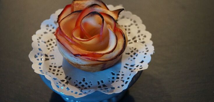 Apple rose made of puff pastry from the star chef: instead of the usual pie