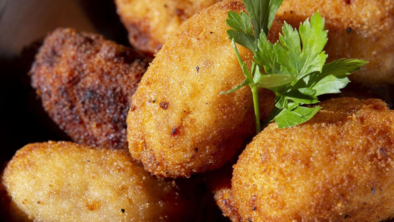 Potato zrazy with two fillings: how to cook so that they do not fall apart