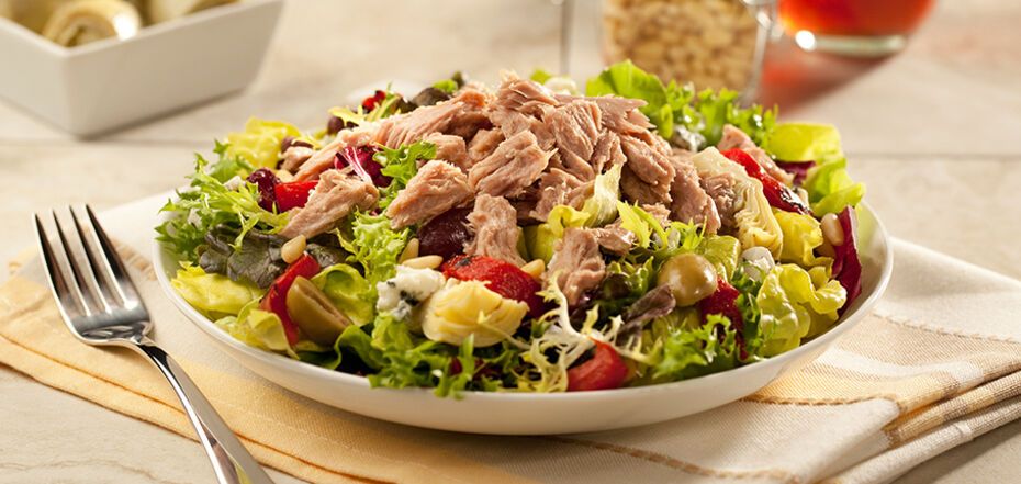 Light salad with tuna