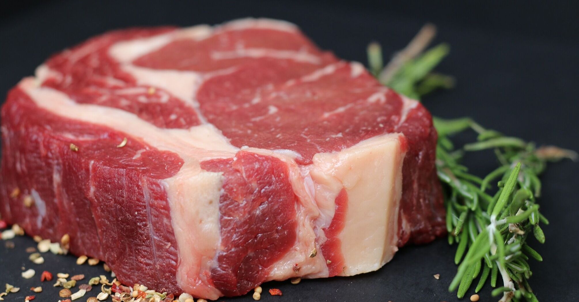 Насколько мясо опасно для здоровья? 5 самых распространенных мифов о вреде этого продукта