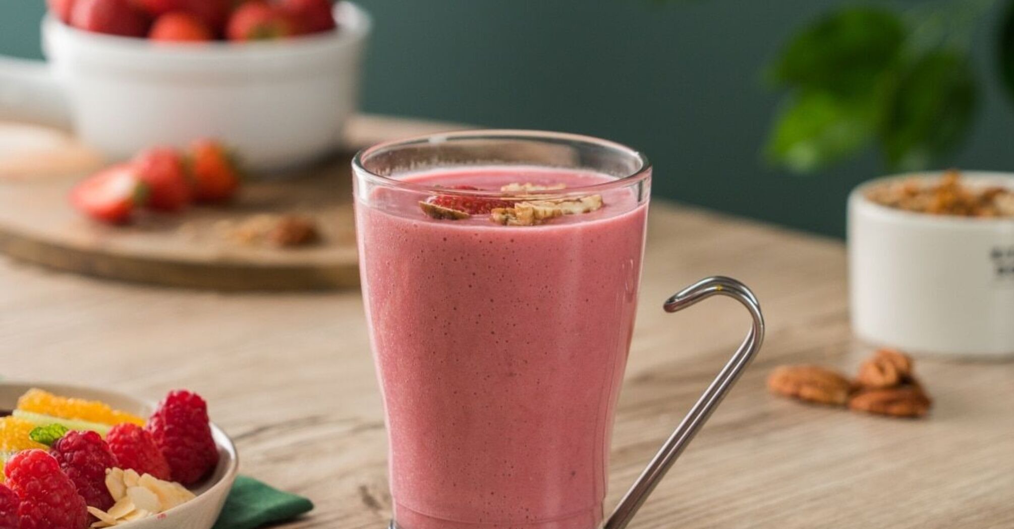 What delicious dessert to make with frozen strawberries: no baking required
