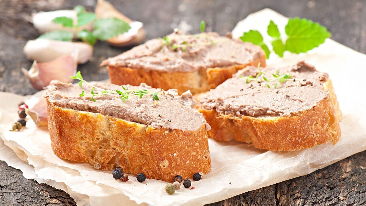 Tender bean pate: perfect for breakfast
