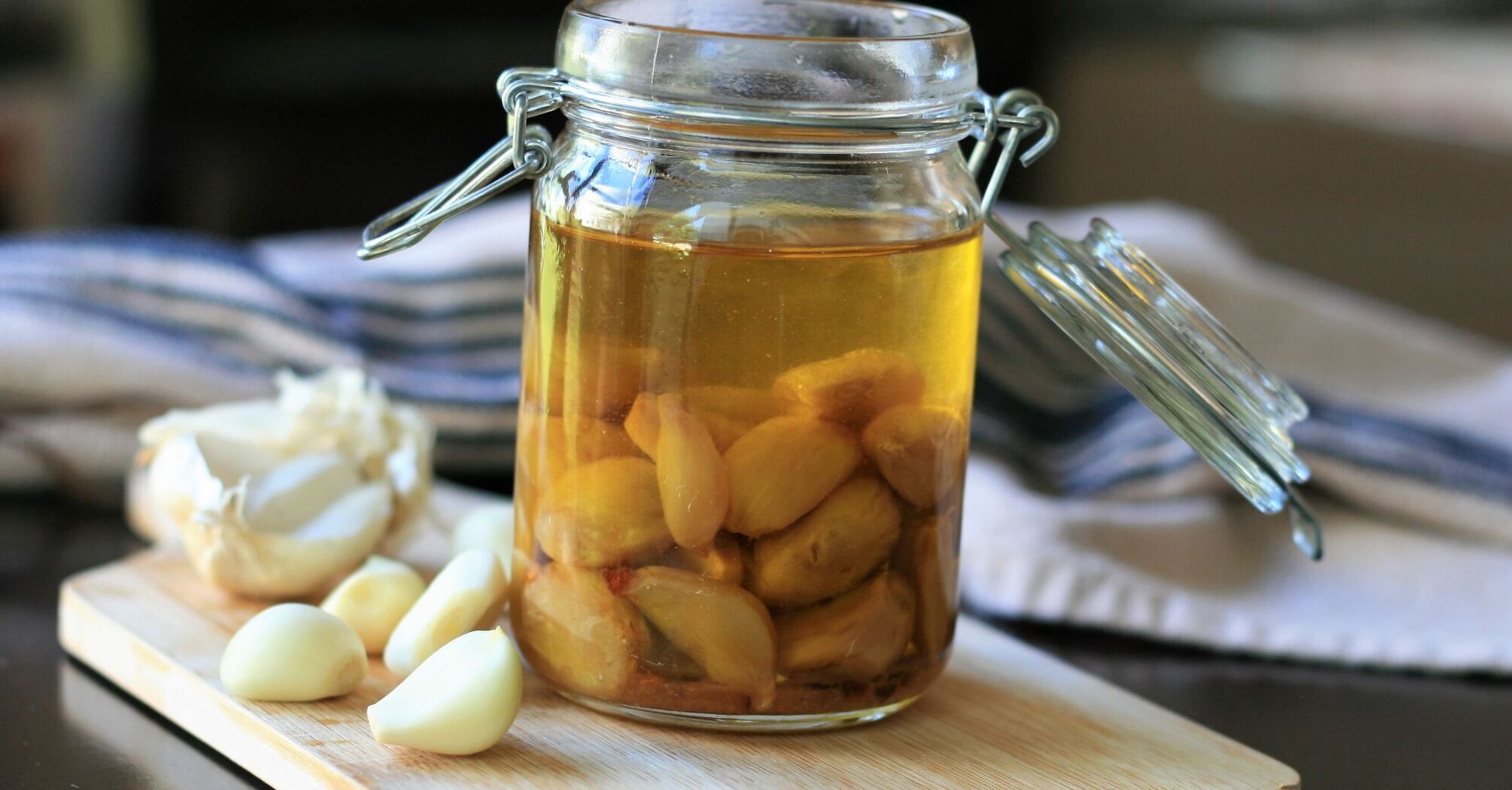 Versatile garlic dressing that is suitable for all dishes