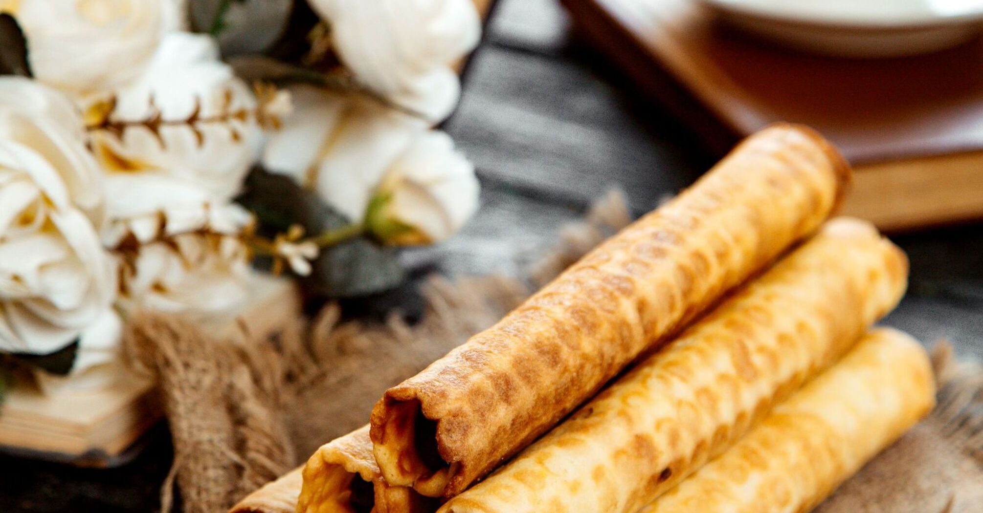 Waffle tubes with condensed milk and a secret ingredient: a recipe from a star chef