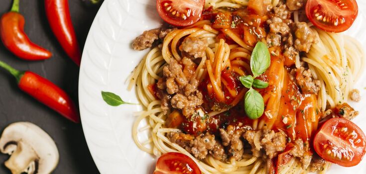 How to cook spaghetti bolognese according to the authentic recipe: tips from an Italian chef