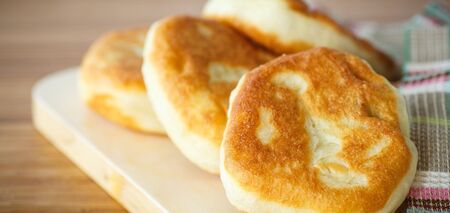 What to use to make the dough for delicious fried pies: they turn out golden and crispy