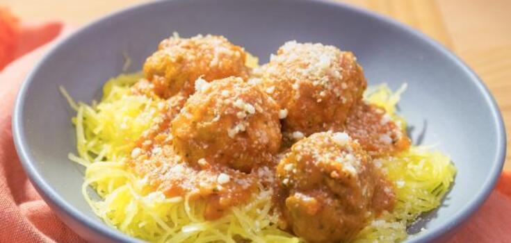 Juicy chicken meatballs: cooked with sauce