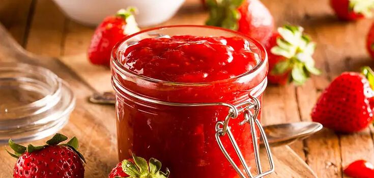 Strawberry confiture instead of jam: you can eat it right away or store it for the winter