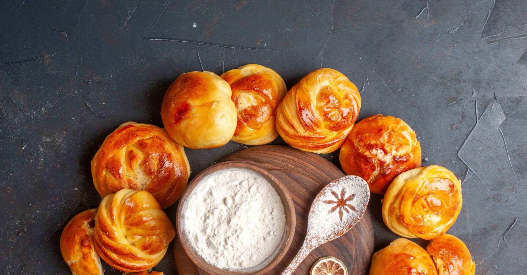 Breakfast buns for any spread: the dough can be prepared in the evening