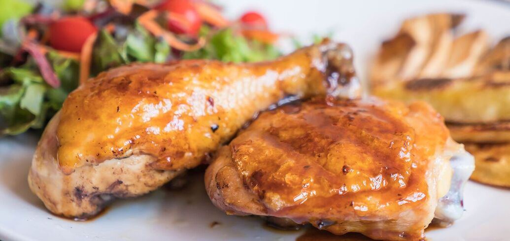 Tender chicken thighs: a delicious dish in an unusual marinade