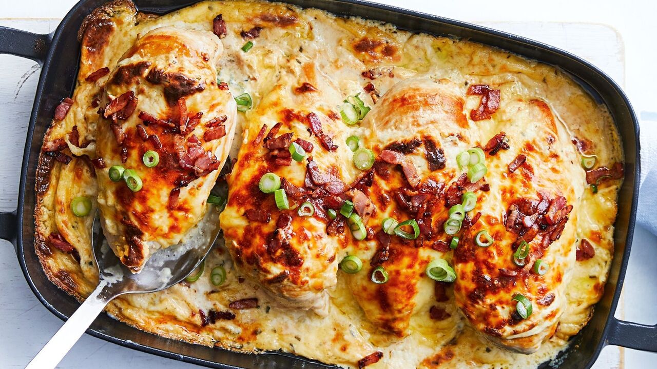Chicken fillet with pesto sauce: it will be very juicy and tasty