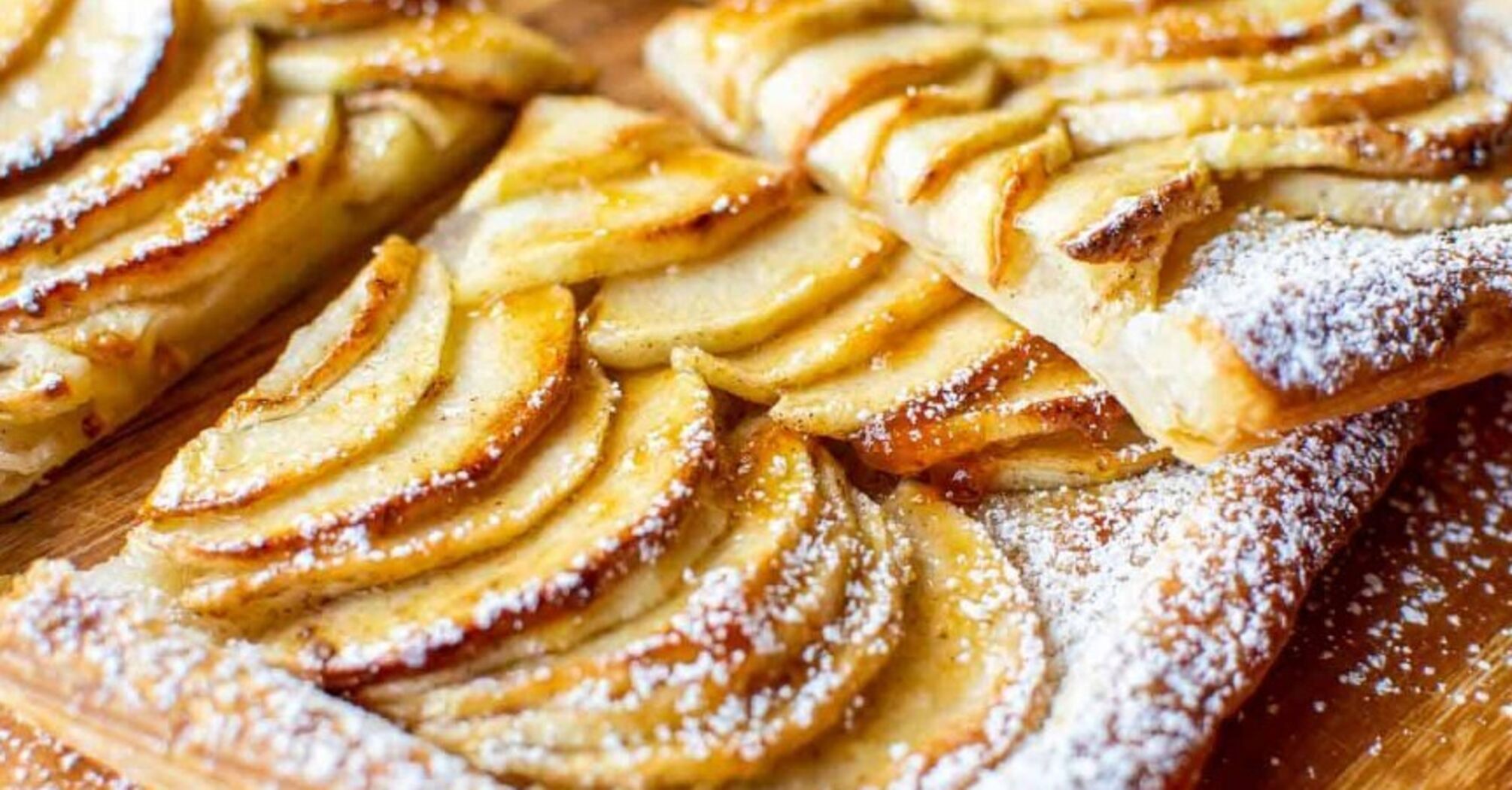 Quick apple pie with ready-made dough: a flavorful dessert in 20 minutes