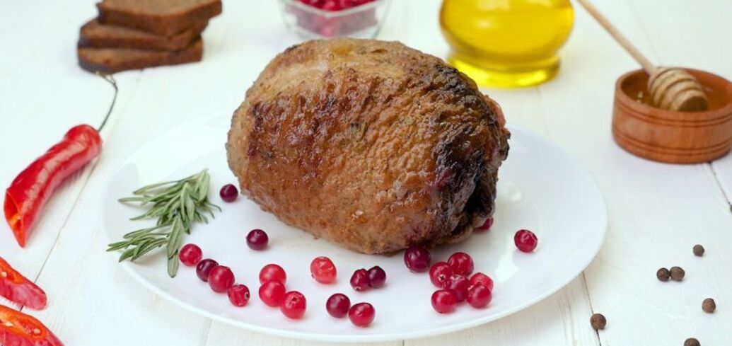 Roladka z indyka z brie i wiśniami a la Wellington