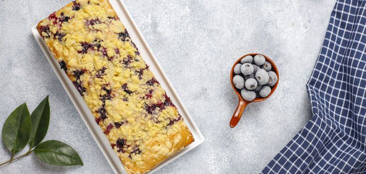 Grated bilberry pie: a quick and incredibly tasty dessert
