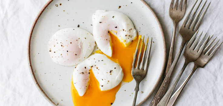 How to cook healthy poached eggs: the most accurate technology after which the eggs will be healthy