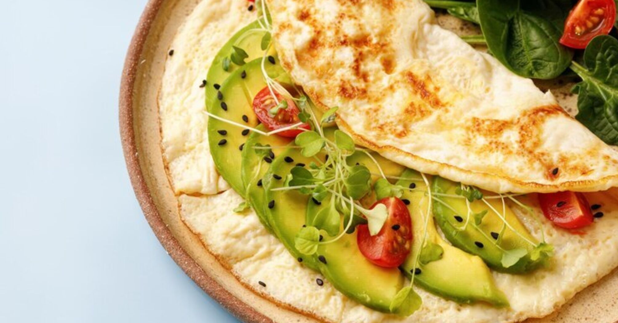 Scrambled eggs with avocado and vegetables
