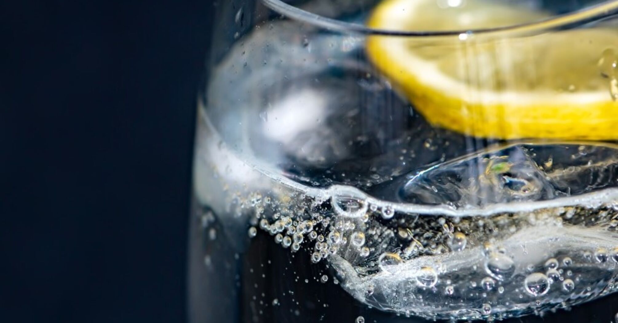 Як почати пити більше води: ефективні стратегії