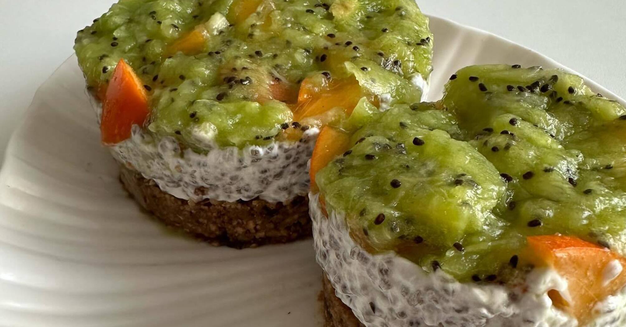 How to make a healthy dessert without flour and eggs in 5 minutes: very tasty and healthy