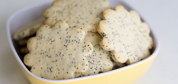 Podstawowe domowe ciasteczka makowe: piec przez 15 minut