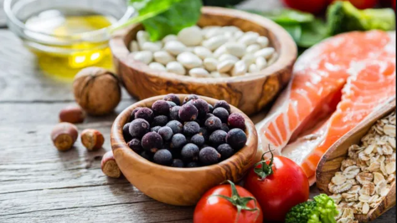 Top 10 healthy foods to eat in 2024