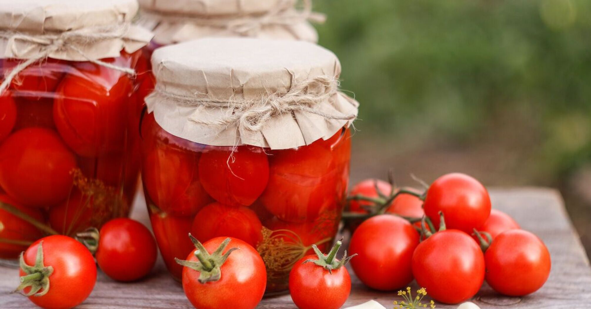 Canned tomatoes will turn out juicy and will not crack: what is the secret
