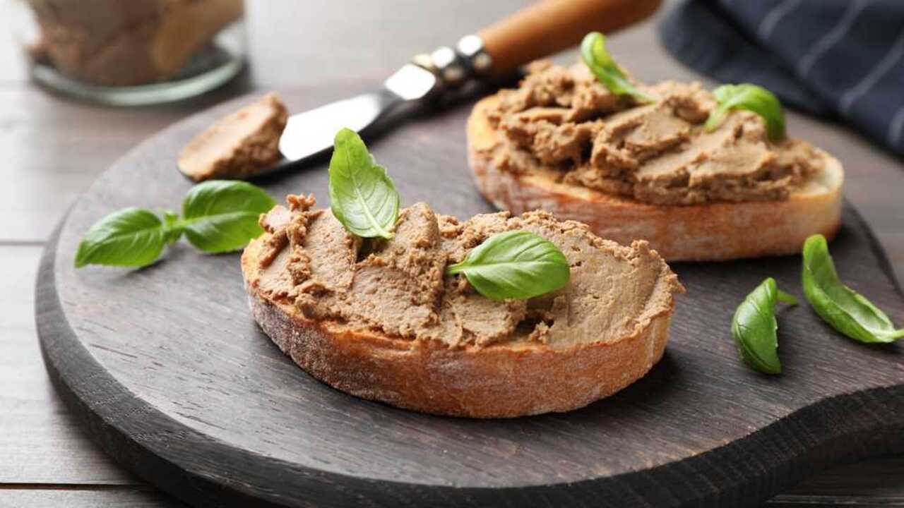 Budget sprat pate in 5 minutes: you just need to beat everything