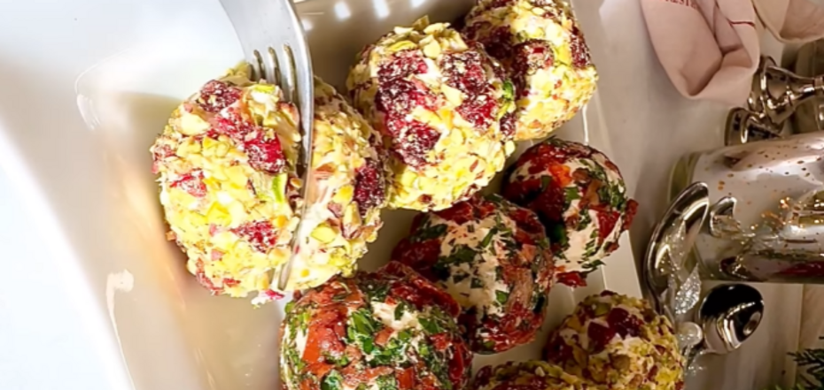 Doskonała pasta serowa z różnymi posypkami