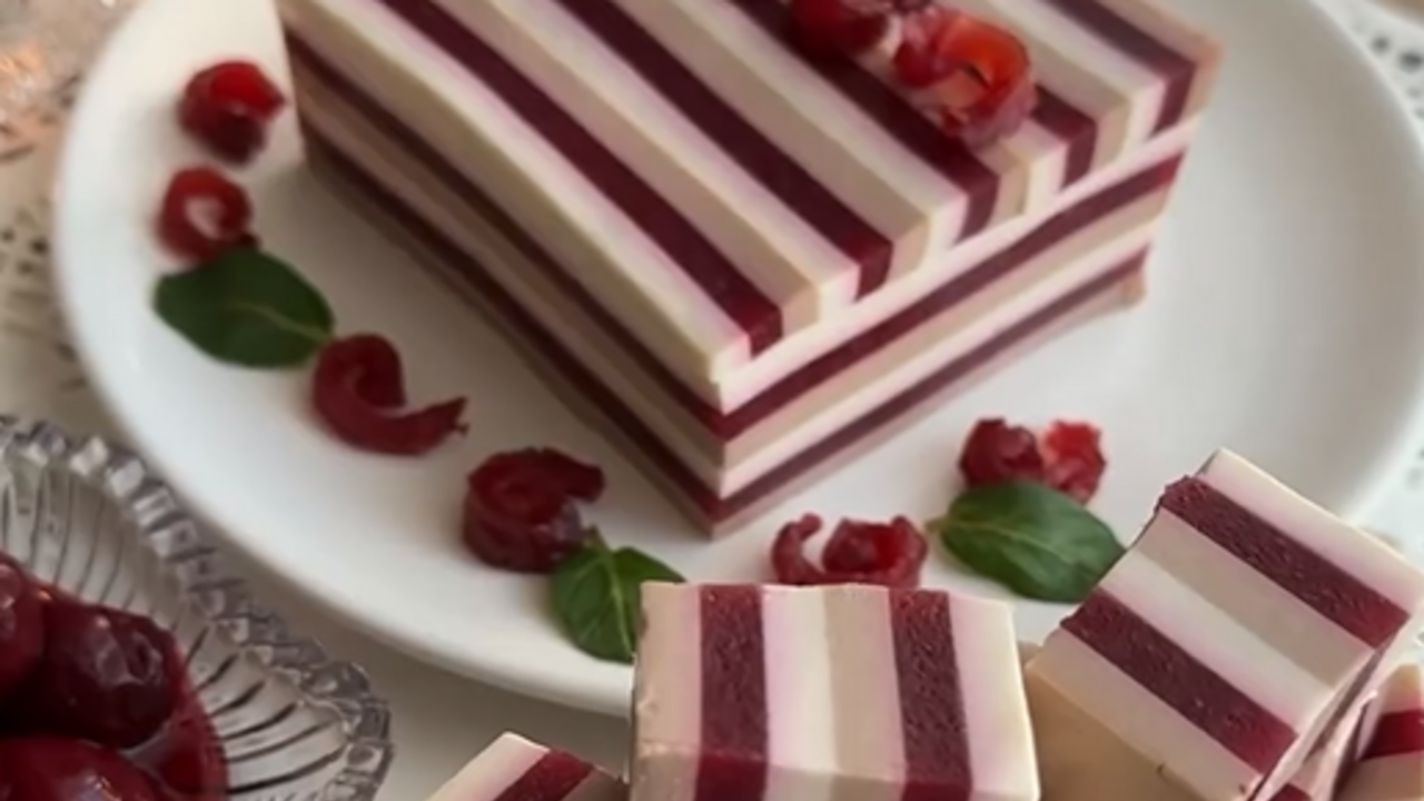 What jellies are the most delicious to combine in one dessert: frozen cherries and chocolate will be needed