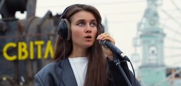 "They will not succeed in killing the will": Jerry Heil sang in the center of Kyiv near the electric transformer destroyed by Russians