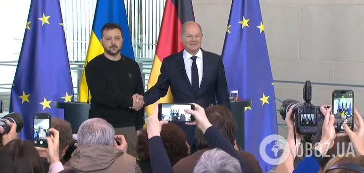 Zelenskyy and Scholz shake hands
