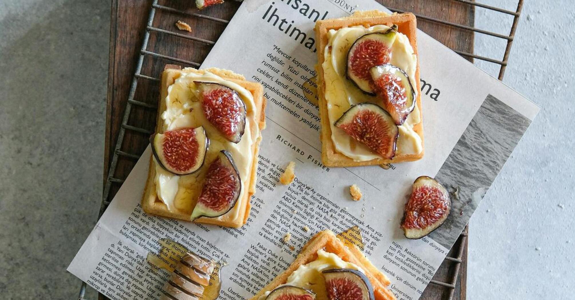 Autumn pear, fig, and cheese sandwich: can be eaten as a separate dish or used as a wine appetizer