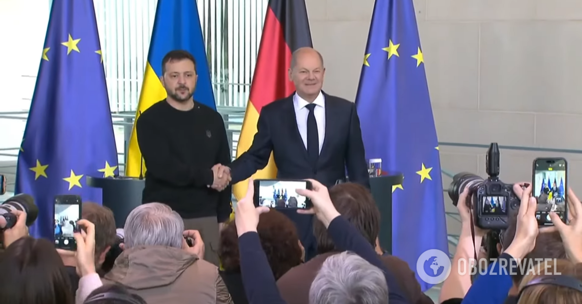 Zelenskyy and Scholz shake hands