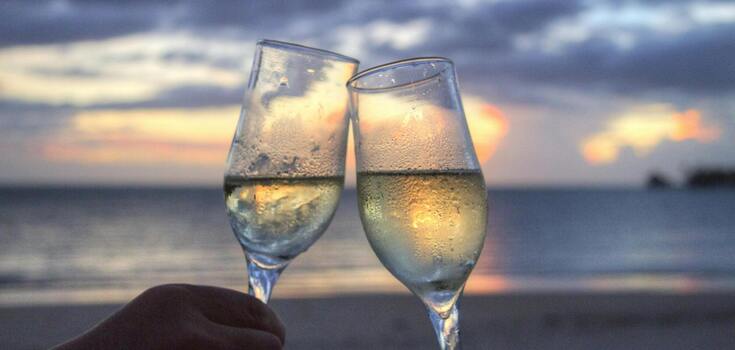 How to recognize low-quality wine in a restaurant or cafe: expert names a common mistake