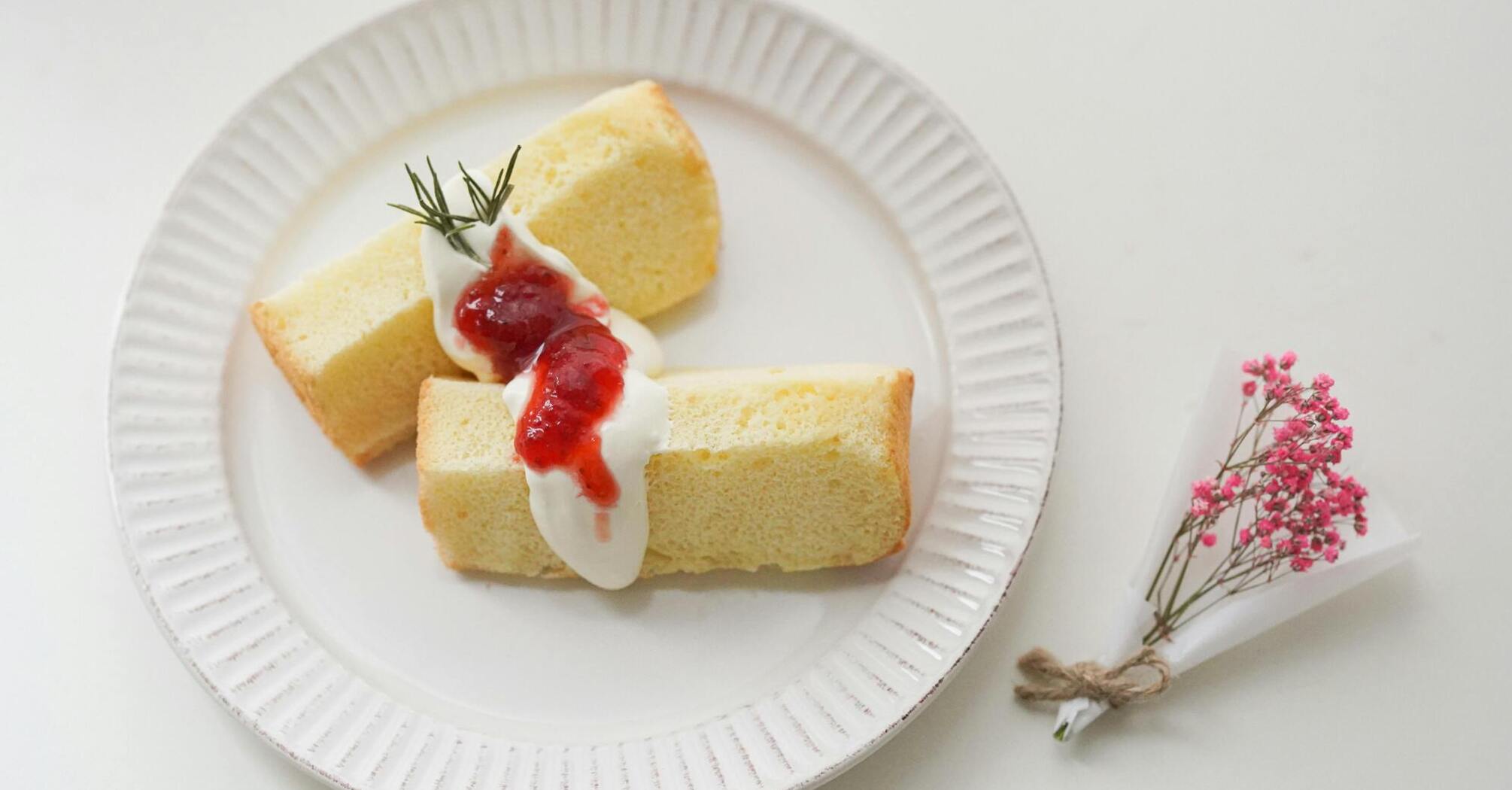 Vanilla sponge cake with just three eggs: a successful recipe