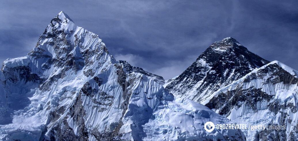 A boot with the foot of a climber who disappeared 100 years ago was found on Everest: this discovery may reveal the mountain's greatest secret