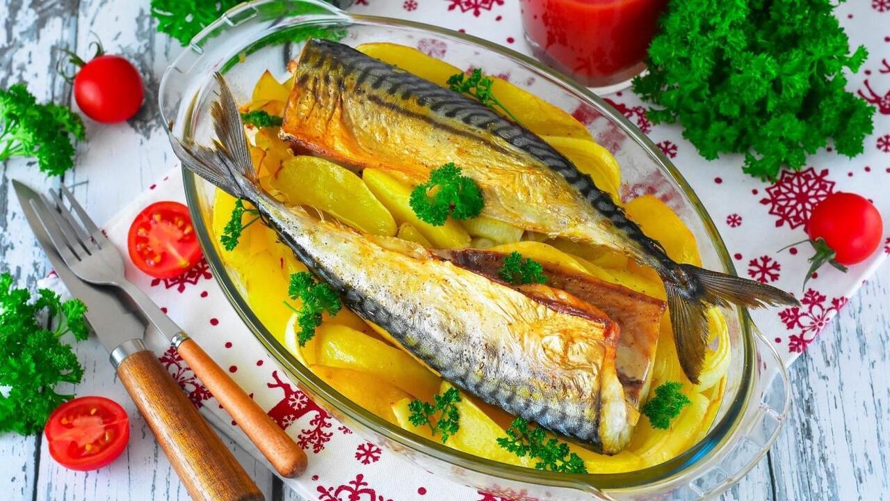 Soczysta pieczona makrela z przyprawami: przepis na obiad