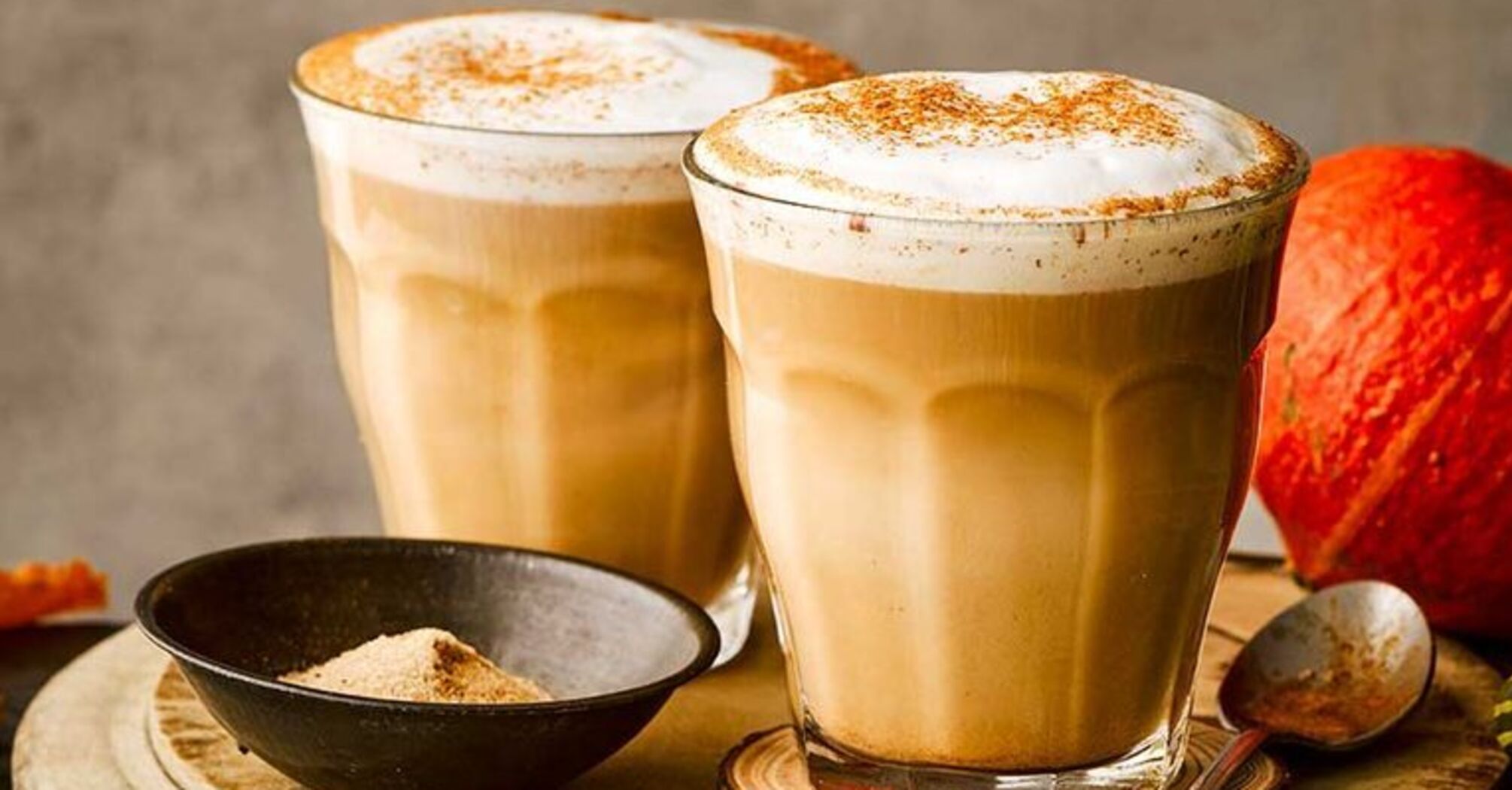 Prawdziwy hit tej jesieni: jak zrobić pyszną dyniową latte