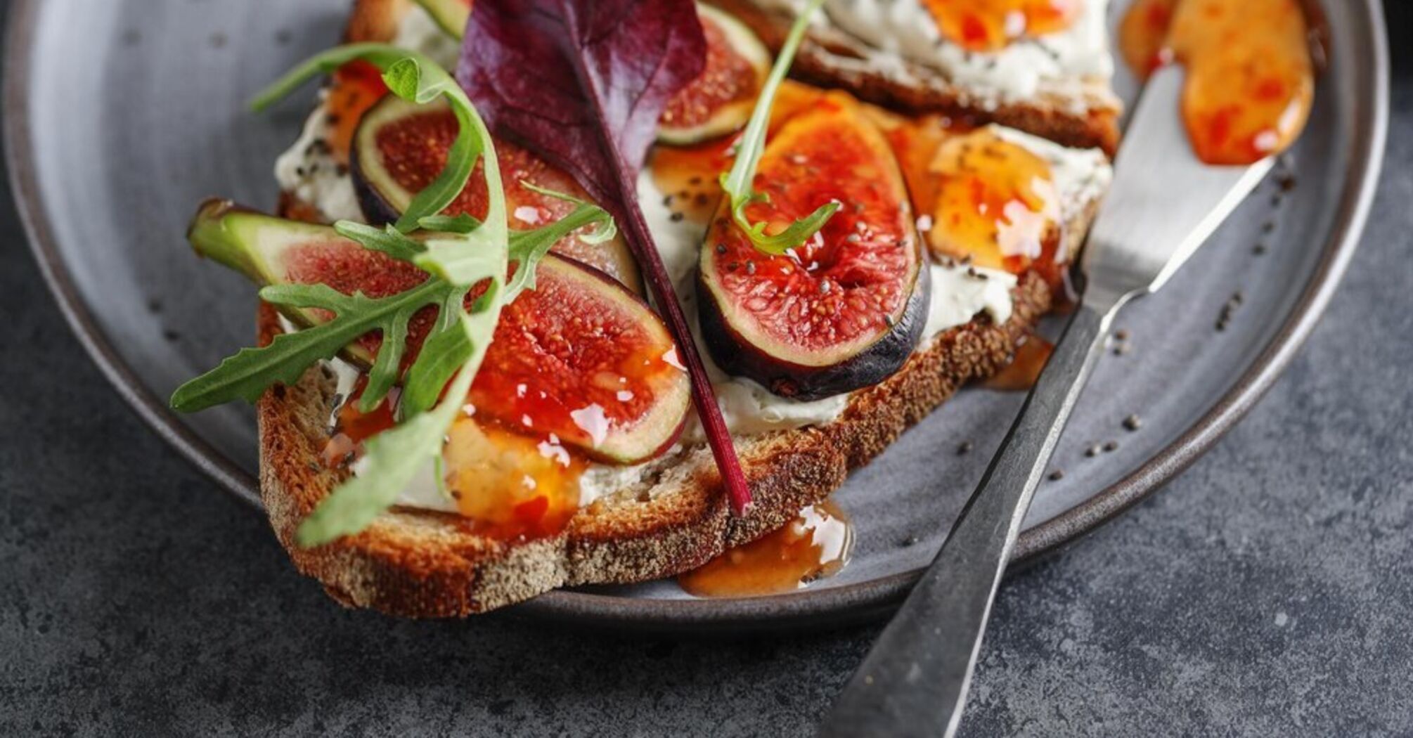 What to cook with figs: a simple holiday appetizer for wine