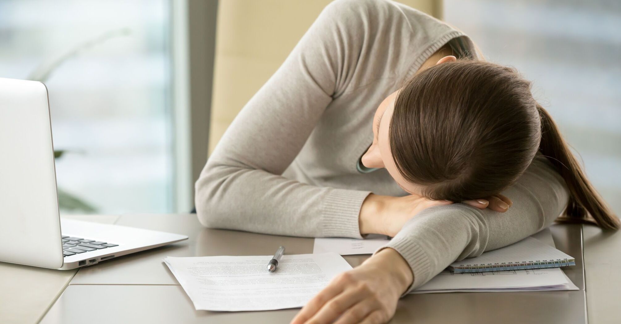 Everyone does it: scientists have named a simple daily habit that makes us exhausted