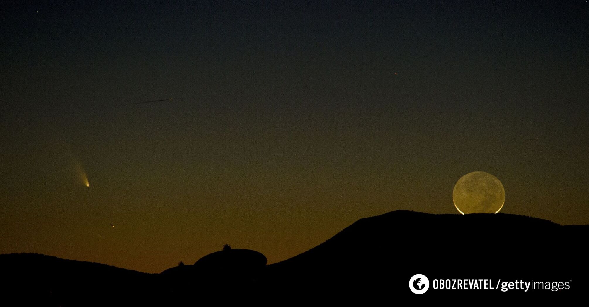 Supermoon to merge with the brightest comet in 13 years: Earth's inhabitants will see a unique spectacle