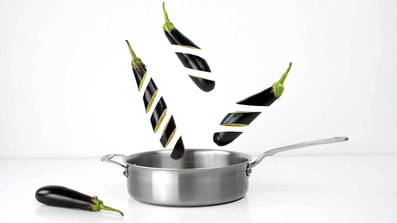 What to do to prevent food from sticking to the steel pan: 3 tips from a celebrity chef