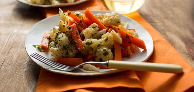 Vitamin cauliflower and carrot salad for the winter: how to make a conservation