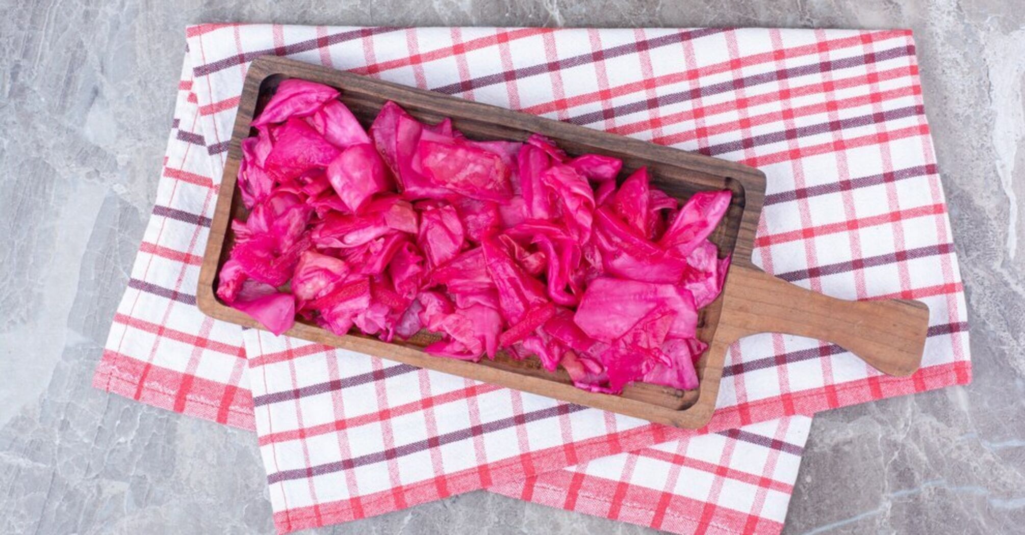 The most delicious cabbage "Petal" with beets: how to cook a popular appetizer