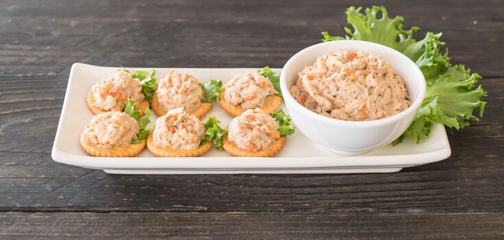 Shrimp appetizer with cream cheese: a delicious snack or a good addition to the festive table