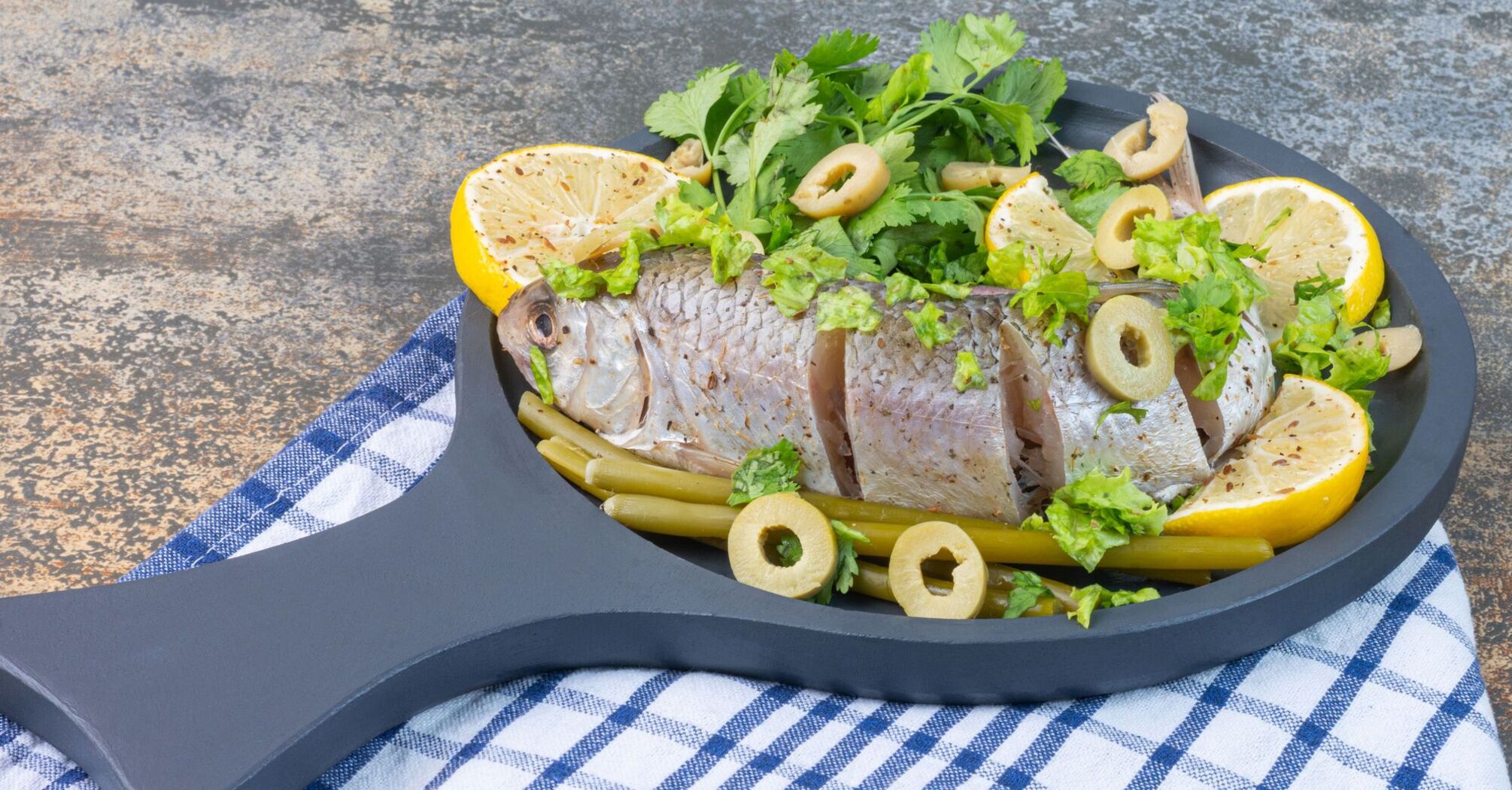 How to marinate mackerel in an unusual way: a delicious option for the whole family