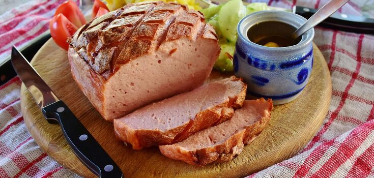 Чтобы мясной рулет не был сухим и не разваливался: 8 распространенных ошибок при приготовлении блюда